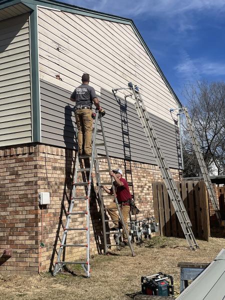 Henry's Siding & Seamless Gutter