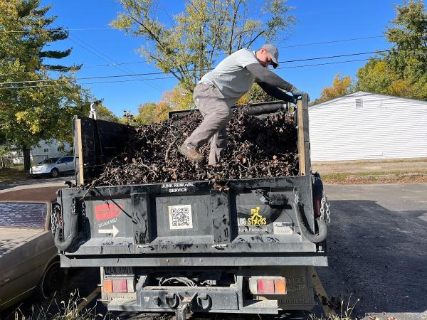 Lug Stars Junk Removal