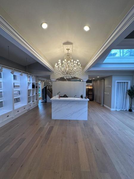 Final Touch Showroom Cabinet