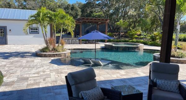 Flagstone Pools and Pavers