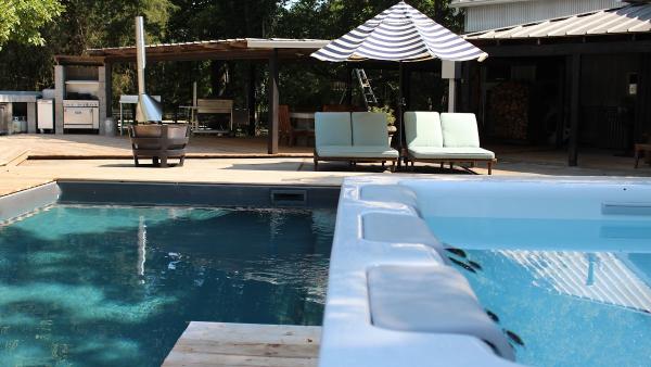 Brown's Pools and Spas