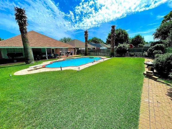 Cuts Lawn Care