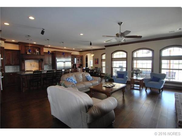 Sharon Leach Realty: Coldwell Banker Select