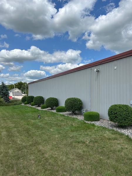 Lwnwrks Landscaping & Lawn Maintenance
