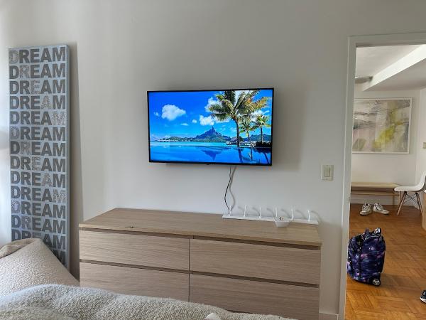 Simplewallhanging LLC
