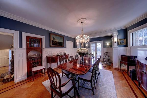 Rachael Sells Houses