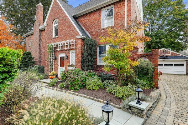 Rachael Sells Houses