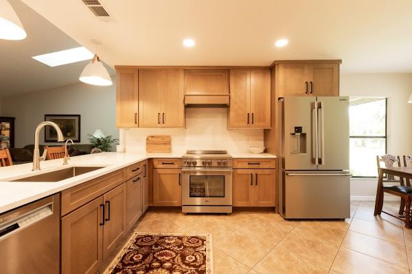 Metro Flooring & Cabinets
