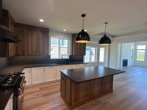 Tony van Oyen Builder
