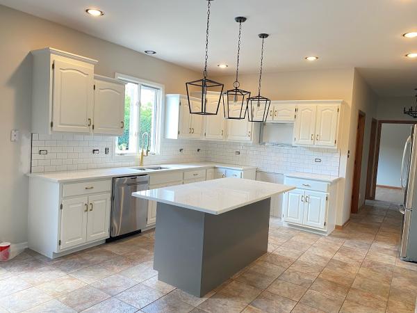 Mike's Decorating & Painting Inc