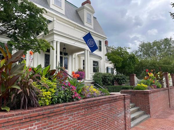 City & Estate Gardener Lawn Care & Landscape Maintenance