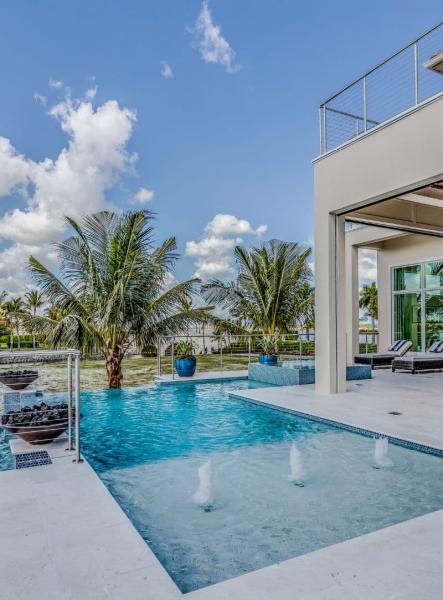 R & R Swimming Pools