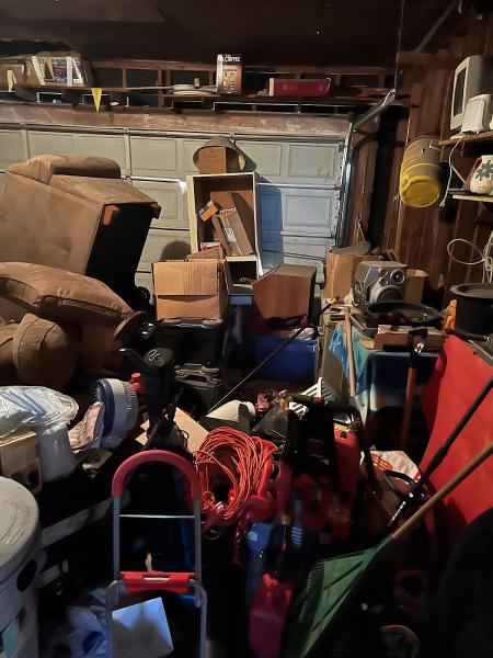 Lolo Hauling Junk & Trash Removal