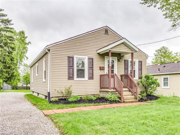The Darlene Hall Team / Local Real Estate Agent / Top Agent