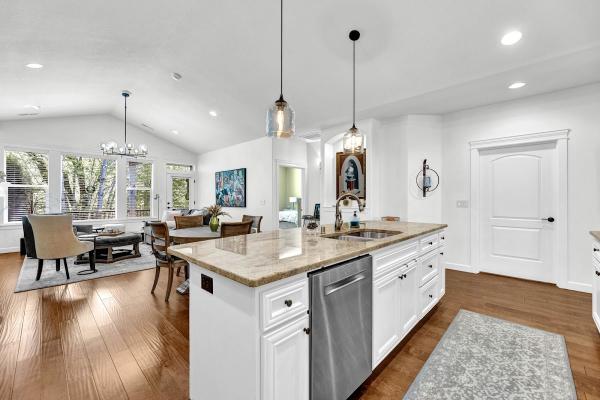 Mallory Janssen- Real Estate Broker at Parker Brennan Real Estate