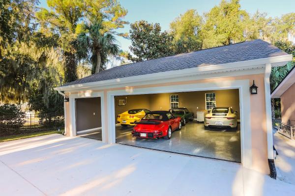 Half Moon Custom Homes