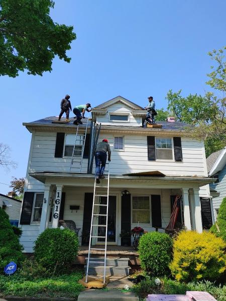 4 Guys & a Roof LLC