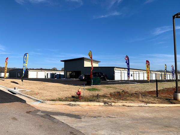 Midpointe Storage