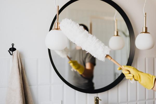 Lady In White House Cleaning Service