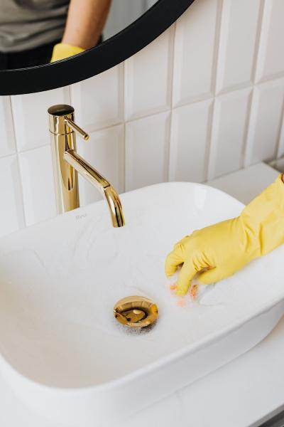Lady In White House Cleaning Service