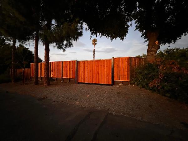 Bay Side Fencing Co.