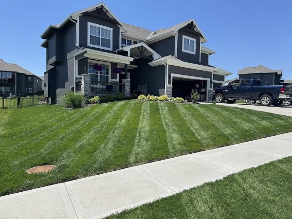 Custom Lawn & Landscape Inc.