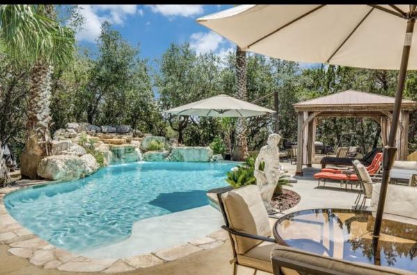 Rae Rae's Pool's LLC