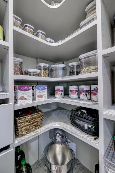 Artisan Custom Closets