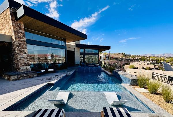 Emerald Pool Service
