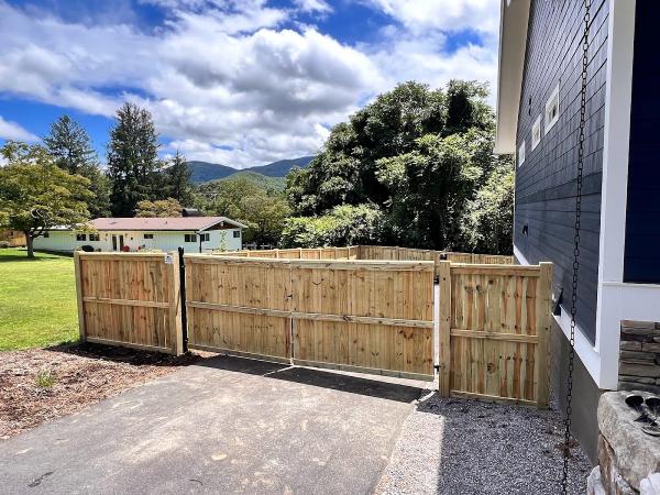 J & M Fence Company