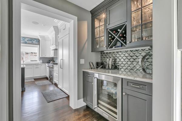 Shadee Lady Custom Window Treatment & Interior Design