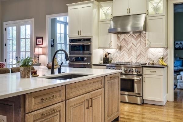 Carriage House Custom Homes & Interiors Inc.