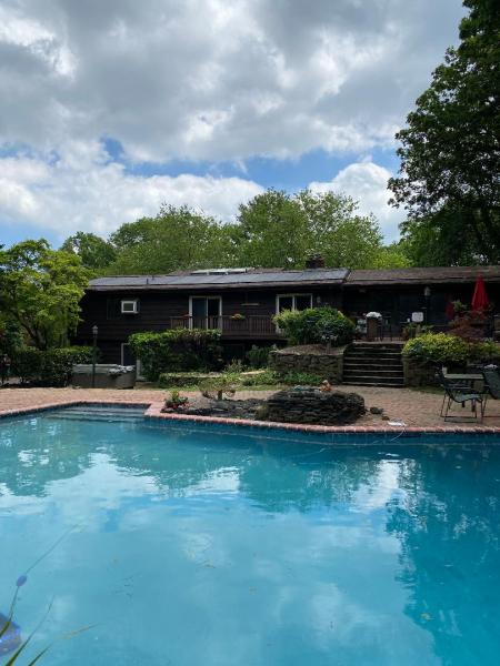 TNT Custom Gunite Pools