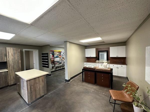 Advanced Cabinets & Tops