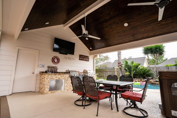 Deaton Custom Pools