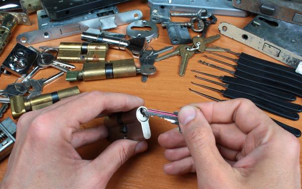 AZ Locksmith and Key Solutions