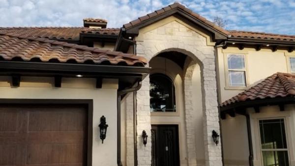 Alvarez Seamless Gutters