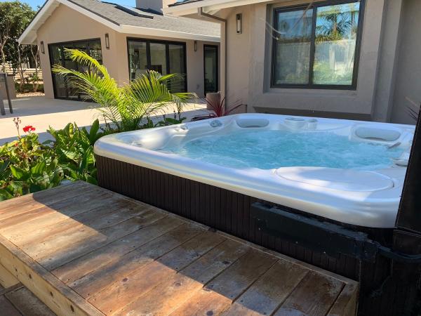 Bright Clean Pool and Spa