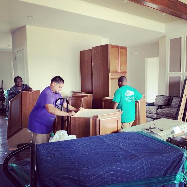 Dakydes Moving & Delivery LLC