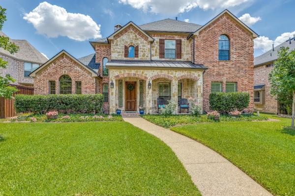 Ellen Gomez Realtor at Re/Max Premier