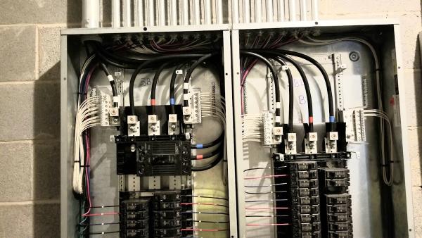 Lightning Electric Services Llc
