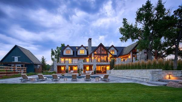 Elevate by Design: Innovative Outdoor Architecture