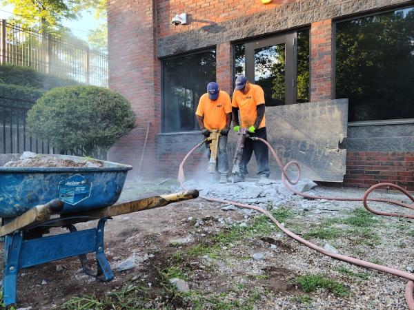 V & F Paving LLC