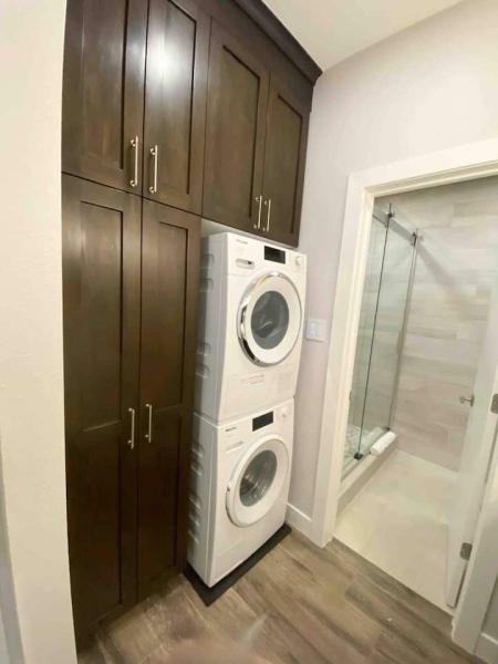 Modern Edge Custom Cabinets
