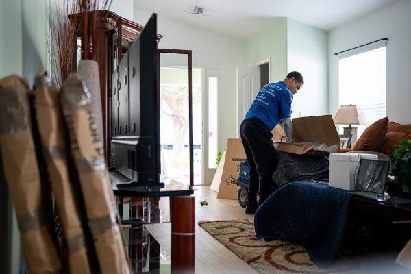 Hello Movers LLC