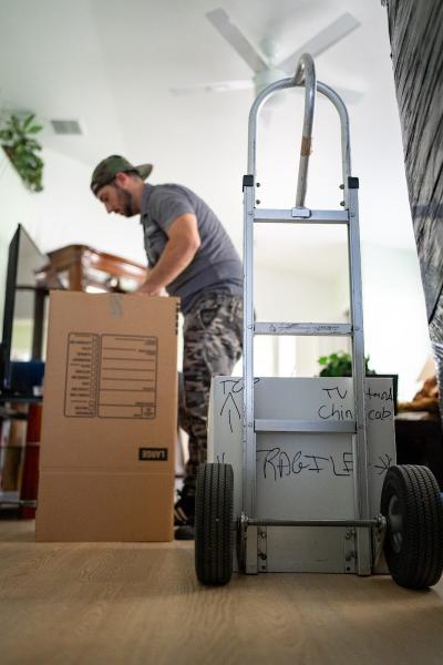 Hello Movers LLC