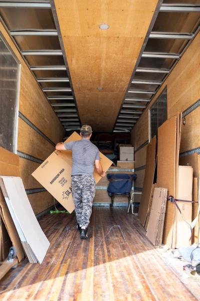 Hello Movers LLC