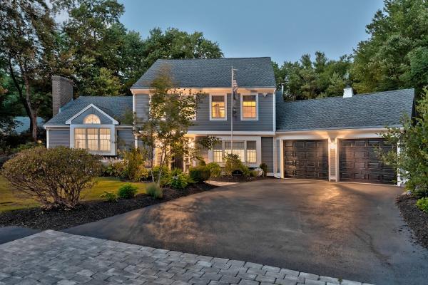 Lyv Realty