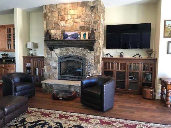 AC Cabinets and Design LLC