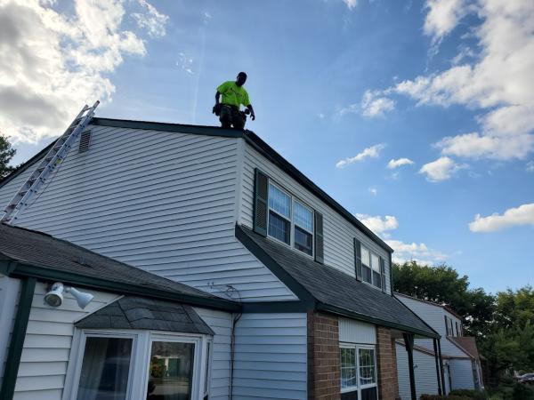 Handi Boyz LLC Gutter Cleaning and Repair- Siding